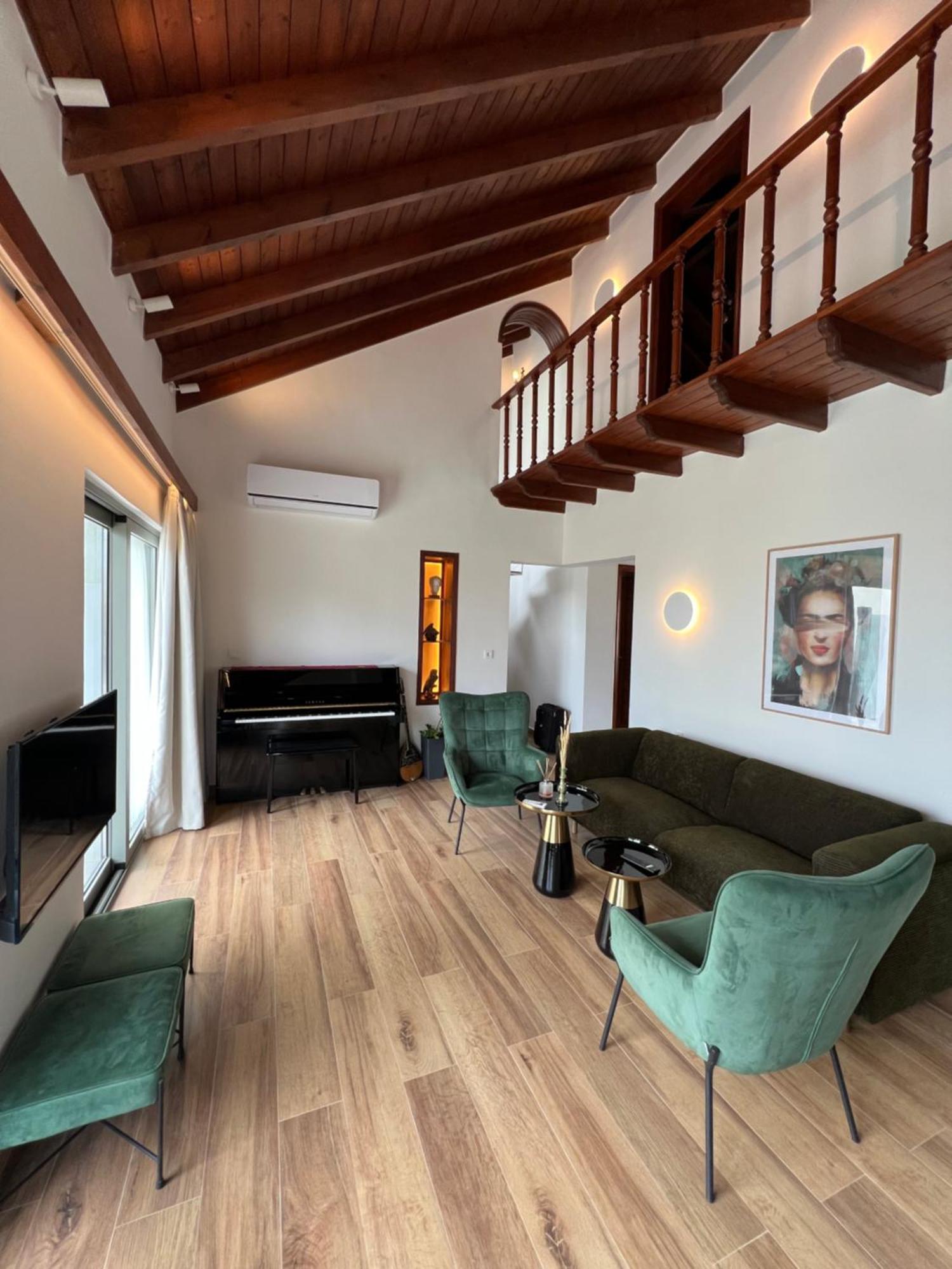 Chania Living Stories Villa With Piano Exterior foto